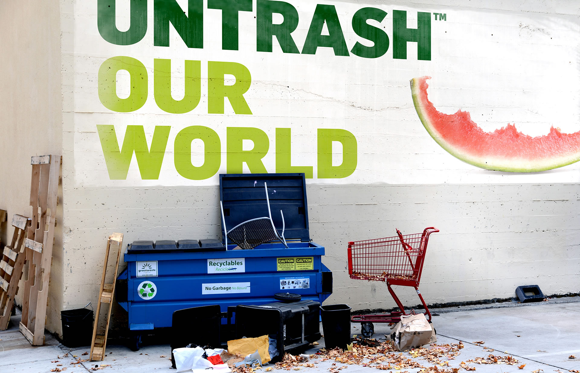 Untrash Our World message on the wall 